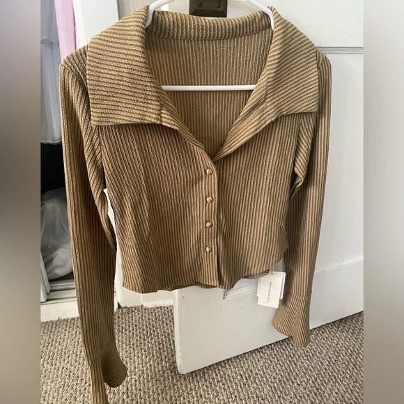 Semi-cropped button down blouse - Picture 1 of 3